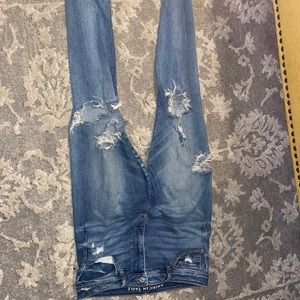 Ripped American eagle super stretch jeans